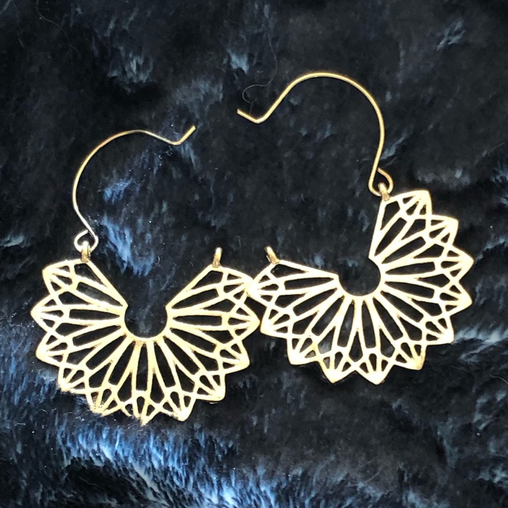 3/$18!!! Put in a bundle and let me know when you’re done. I’ll send the offer! - Picture 3 of 3